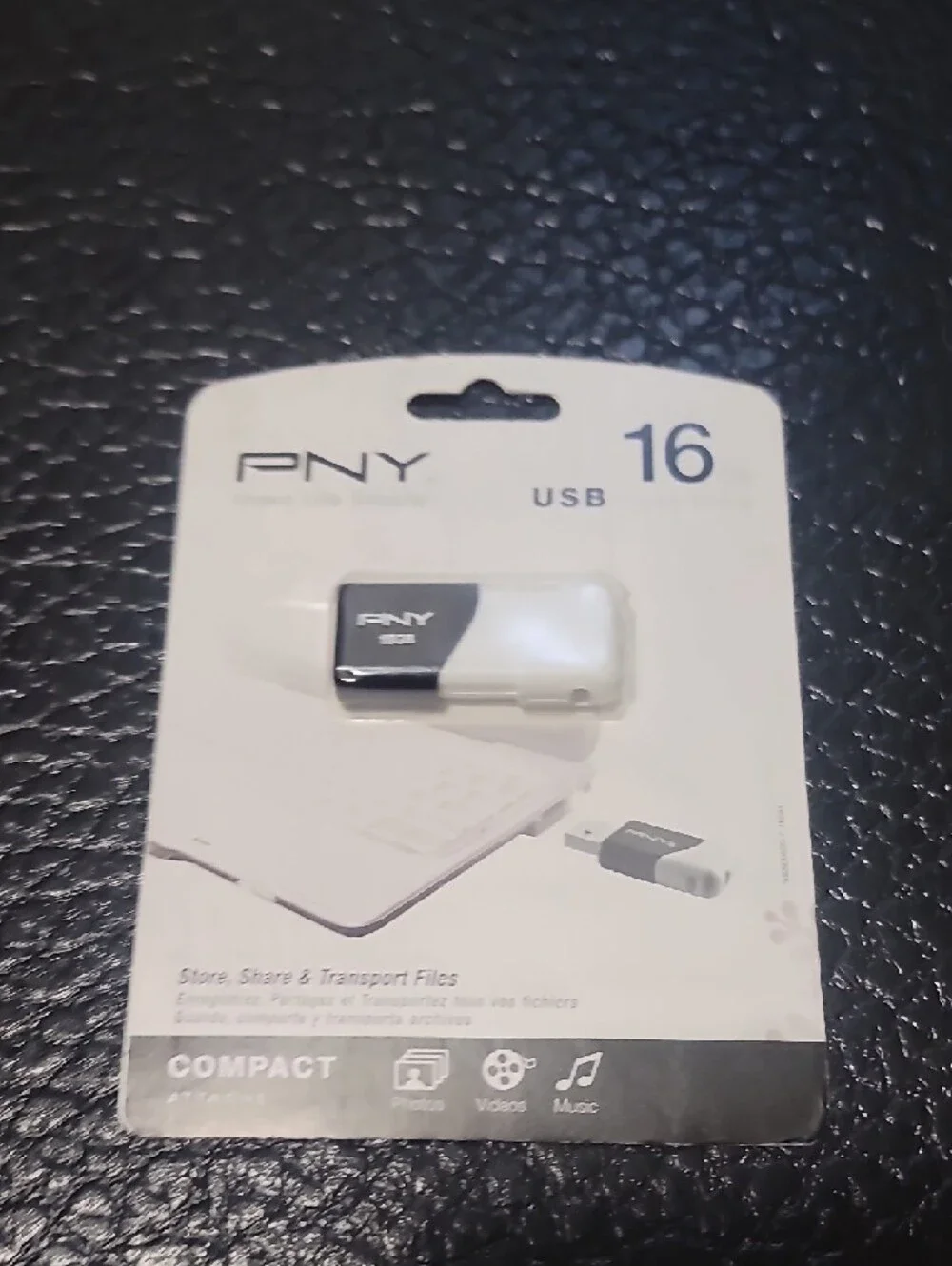 PNY 16GB White & Black USB Portable Storage Flash Drive - P-FD16GCOMH-GE